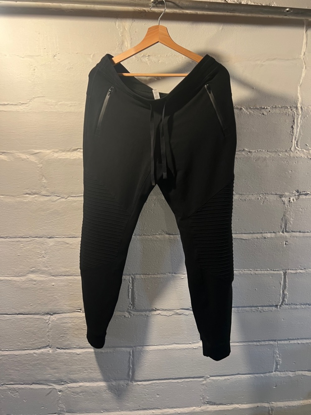 Alo Yoga Urban Moto sweatpants/joggers black size L